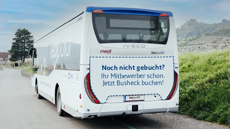 Bus mit Werbung für den Busheck-Buchungsservice